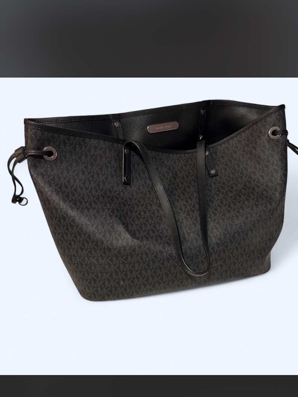 Michael Kors Black Signature Jet Set Tote with Removable Pouch - Picture 4 of 5